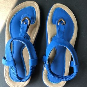 Flat sandals